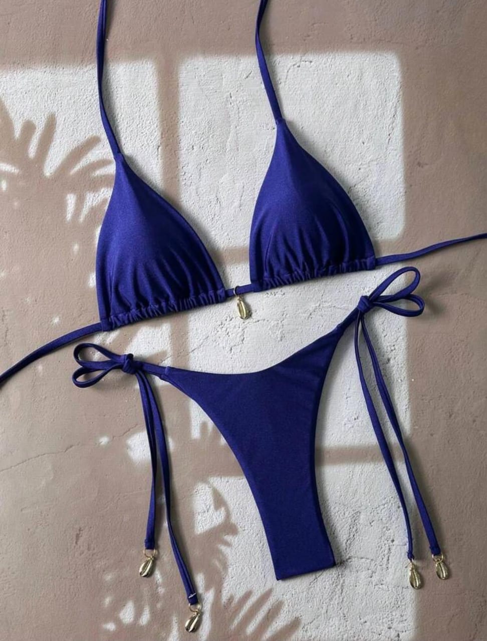 Bikini Firmeza fotografiado sin modelo