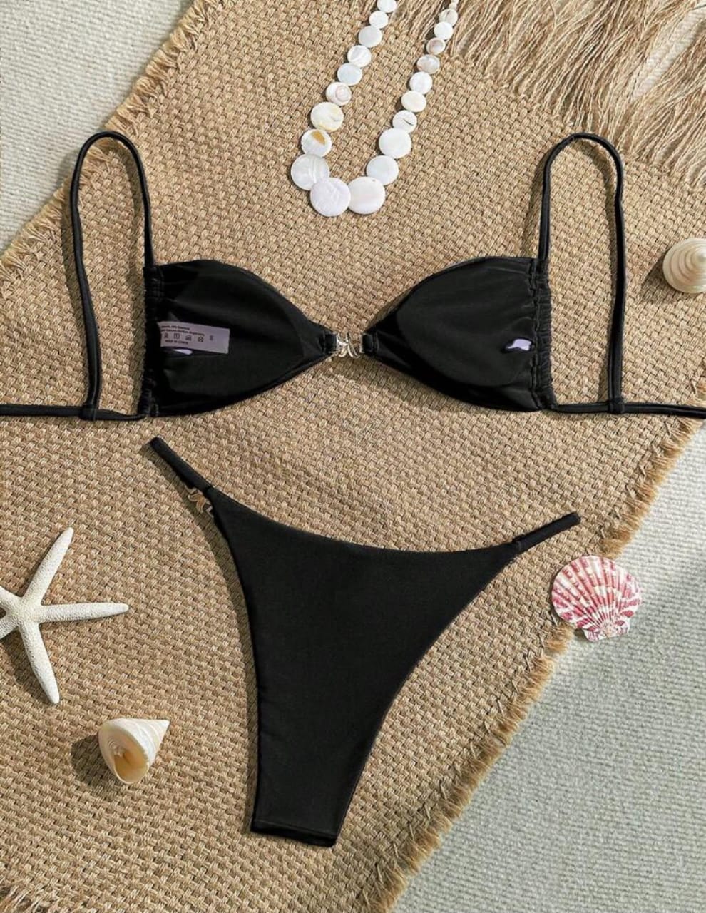 Bikini Elegancia negro fotografiado sin modelo